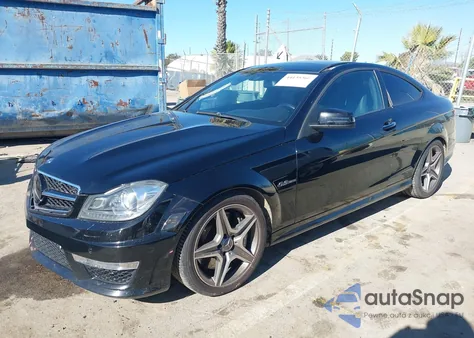 2014 Mercedes-Benz C 63 Amg z USA, uszkodzony, nr VIN WDDGJ7HBXEG322336